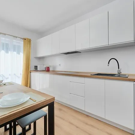 Modern Elegance With Ac By Renters Wrocław