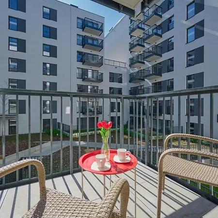 Modern Elegance With Ac By Renters Breslavia