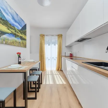 Modern Elegance With Ac By Renters Wrocław