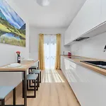 Modern Elegance With Ac By Renters 브로츠와프