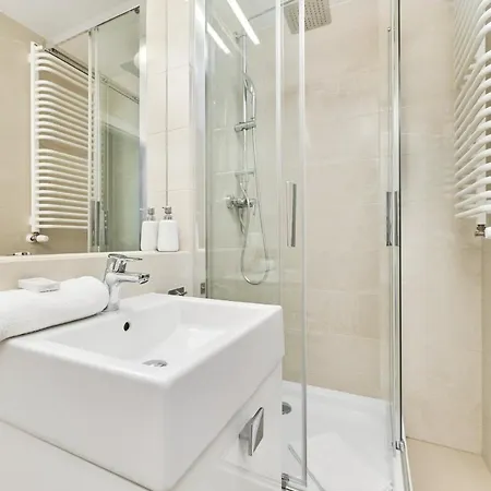 Modern Elegance With Ac By Renters Apartament *